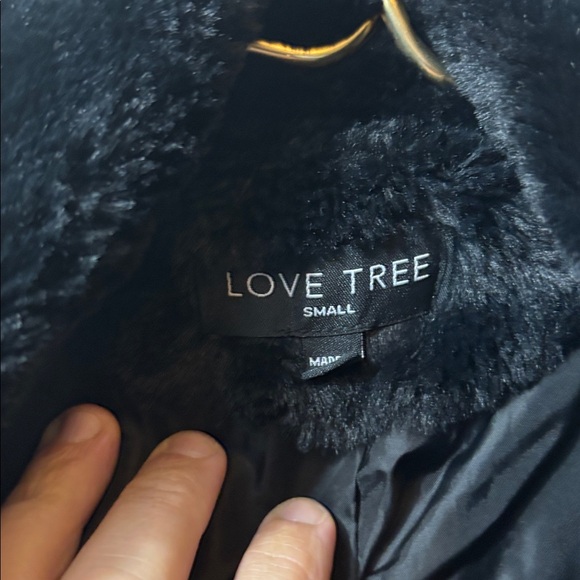 Luxurious Black Faux Fur Jacket - Picture 3 of 7